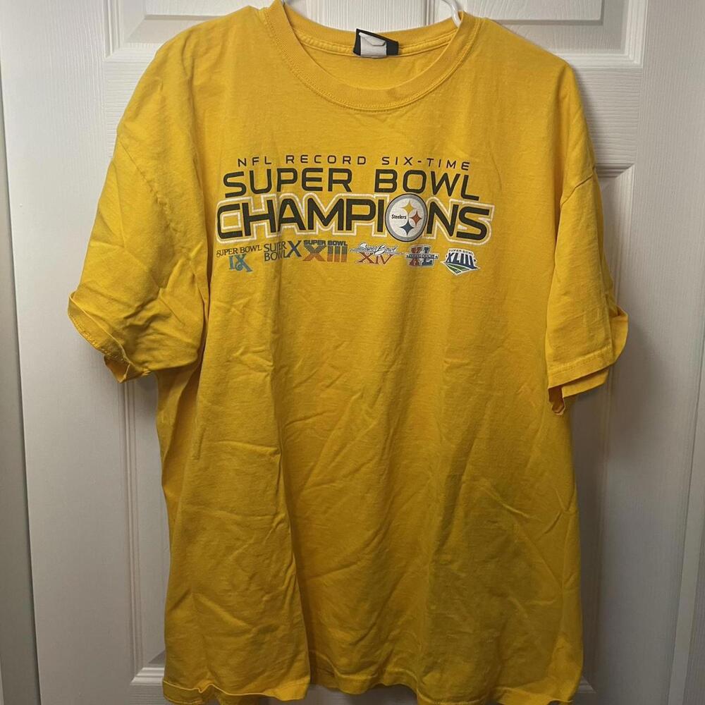 Reebok Men's Yellow Tshirt